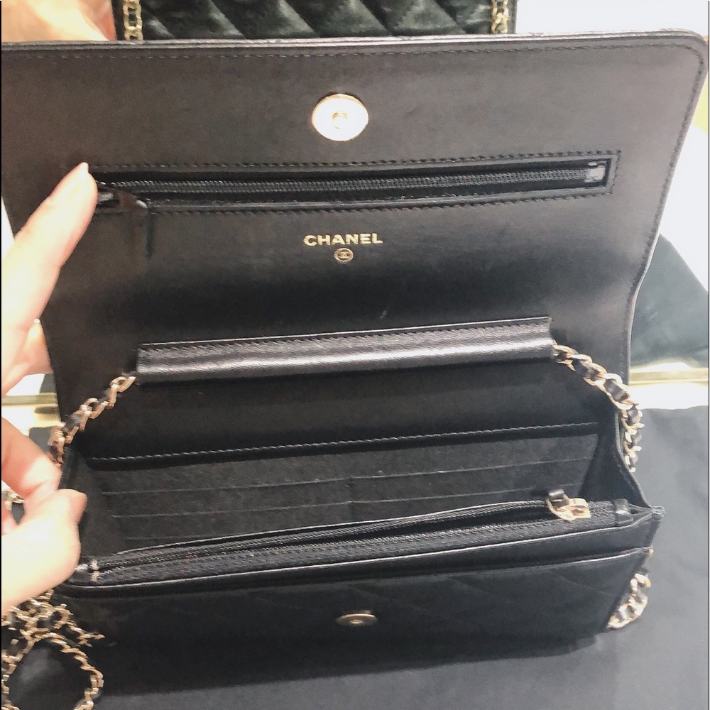 Authentic CHANEL Quilted Gold-Tone Metal Black - Picture 7 of 9